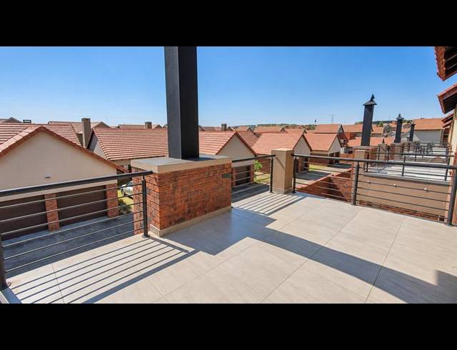 3 BEDROOM TOWNHOUSE FOR SALE IN WILD OLIVE ESTATE